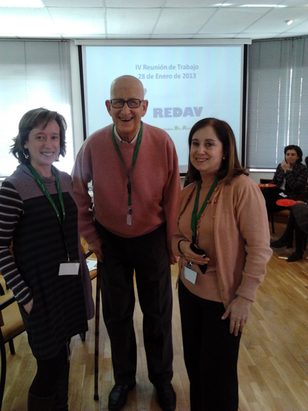 Hortensia y Beatriz con el Presidente de REDAV