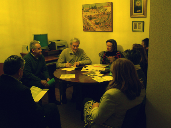 Vista parcial 2 del despacho parroquial durante la reunión