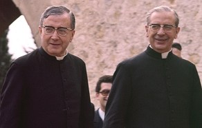 Bishop_Alvaro_del_Portillo_Right_with_St_Josemara_Escriv__Photo_courtesy_of_Opus_Dei_CNA_1_24_14