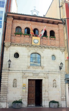 La capilla de la Divina Pastora está ubicada en la calle Laín Calvo, 10.